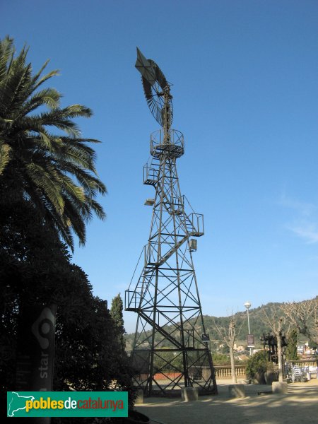 Sant Just Desvern - Can Ginestar, moli de vent (Foto: Albert Esteves, 2011) Sant Just Desvern - Can Ginestar, moli de vent