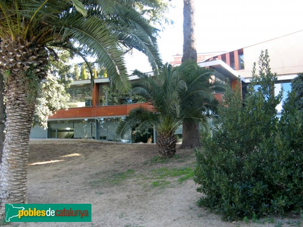 Sant Just Desvern - Can Ginestar, ampliació moderna (Foto: Albert Esteves, 2011) Sant Just Desvern - Can Ginestar, ampliació moderna