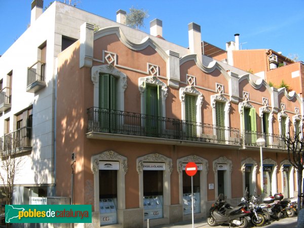 Sant Just Desvern - Cases Oliveras Sopena (Foto: Albert Esteves, 2011) Sant Just Desvern - Cases Oliveras Sopena