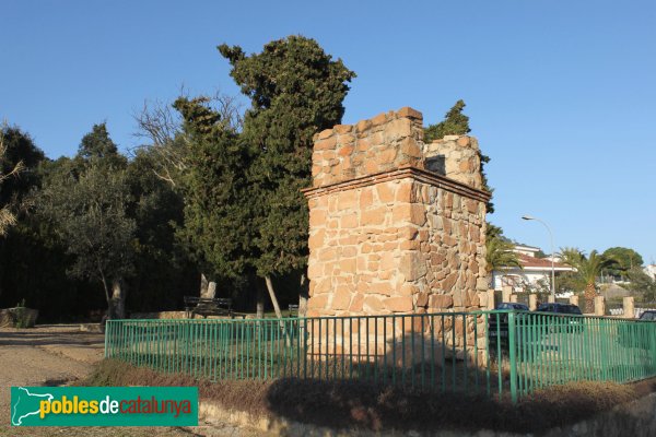 Lloret de Mar - Sepulcre romà (Foto: Albert Esteves, 2011) Lloret de Mar - Sepulcre romà