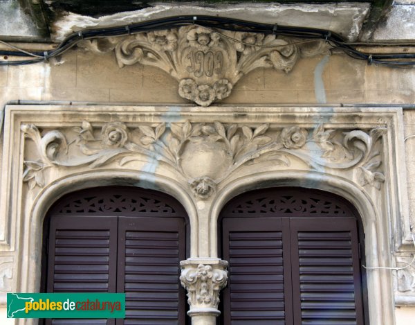 L'Hospitalet de Llobregat - Casa Josep Oliveras (Foto: Albert Esteves, 2011) L'Hospitalet de Llobregat - Casa Josep Oliveras