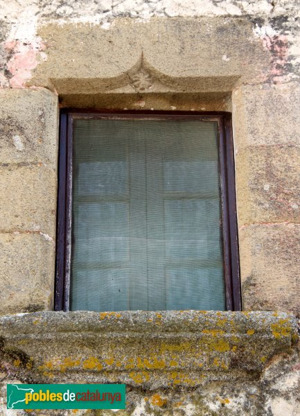 Arbúcies - Joanet, finestra de Cal Fuster (Foto: Albert Esteves, 2011) Arbúcies - Joanet, finestra de Cal Fuster