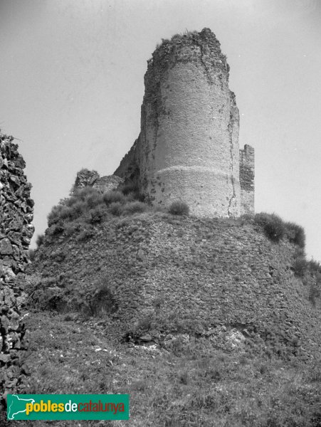 Arbúcies - Castell de Montsoriu, torre mestra abans de la restauració (Foto: <i>Família Cuyàs, Institut Cartogràfic de Catalunya</i>) Arbúcies - Castell de Montsoriu, torre mestra abans de la restauració