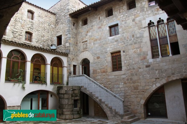 Breda - Palau de l'Abat (Foto: Albert Esteves, 2011) Breda - Palau de l'Abat