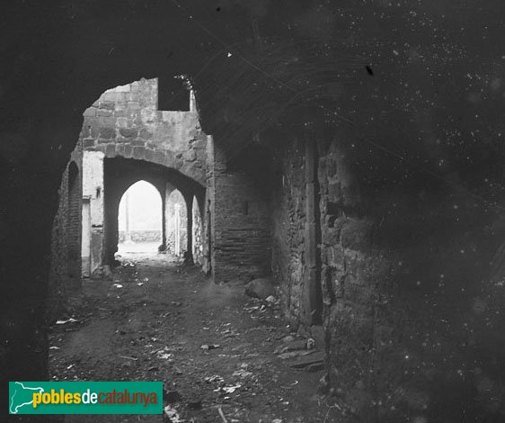 Breda - Voltes de la Casa de l´Abat (Foto: Josep Salvany - Fons Salvany, Biblioteca de Catalunya, 1923) Breda - Voltes de la Casa de l´Abat