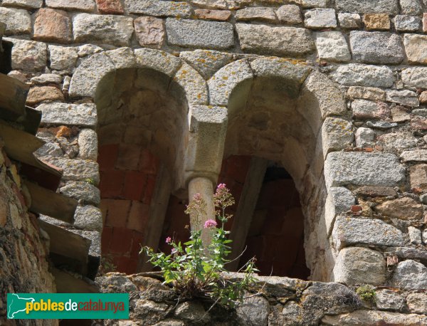 Sant Feliu de Buixalleu - Església de Sant Feliu, finestres del campanar (Foto: Albert Esteves, 2011) Sant Feliu de Buixalleu - Església de Sant Feliu, finestres del campanar