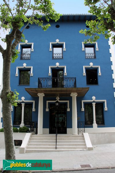 Sant Hilari Sacalm - Torre dels Bojos (Foto: Albert Esteves, 2011) Sant Hilari Sacalm - Torre dels Bojos