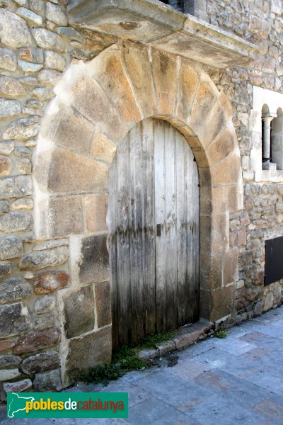 Osor - Can Margarits, portal adovellat (Foto: Albert Esteves, 2011) Osor - Can Margarits, portal adovellat