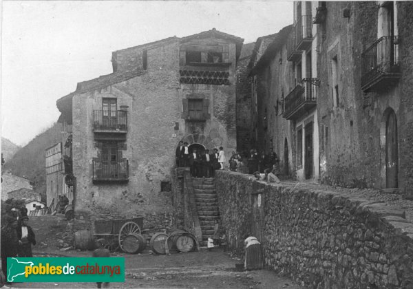 Osor - Can Jan al fons i Can Margarits a mà dreta (Foto: Arxiu Fotogràfic C.E.C.) Osor - Can Jan al fons i Can Margarits a mà dreta