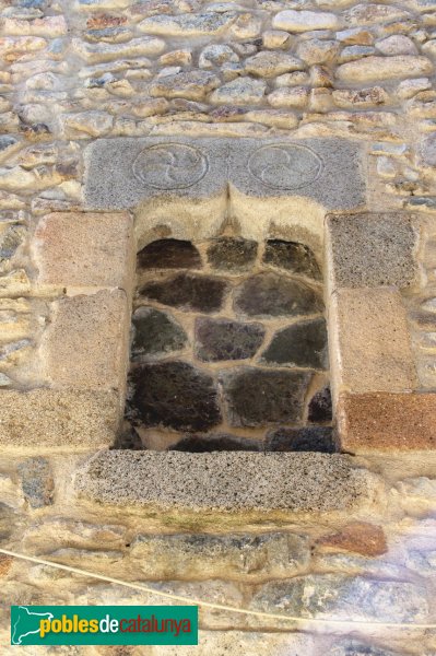 Osor - Can Jaume, finestral gòtic (Foto: Albert Esteves, 2011) Osor - Can Jaume, finestral gòtic