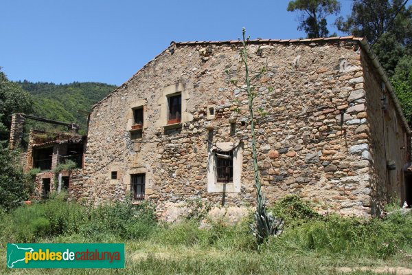 Osor - Can Plana, façana lateral (Foto: Albert Esteves, 2011) Osor - Can Plana, façana lateral