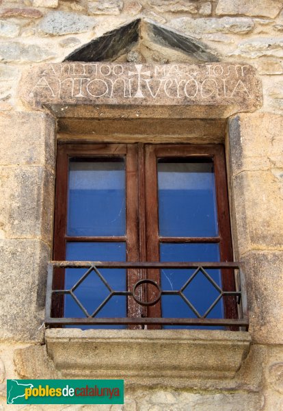 Osor - Llinda gravada (Foto: Albert Esteves, 2011) Osor - Llinda gravada