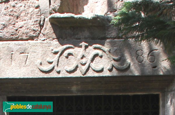 Susqueda - Sant Martí Sacalm, detall linda (Foto: Albert Esteves, 2011) Susqueda - Sant Martí Sacalm, detall linda