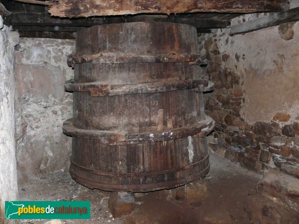 Susqueda - El Roure, tina de vi (Foto: Lluís Balasch) Susqueda - El Roure, tina de vi