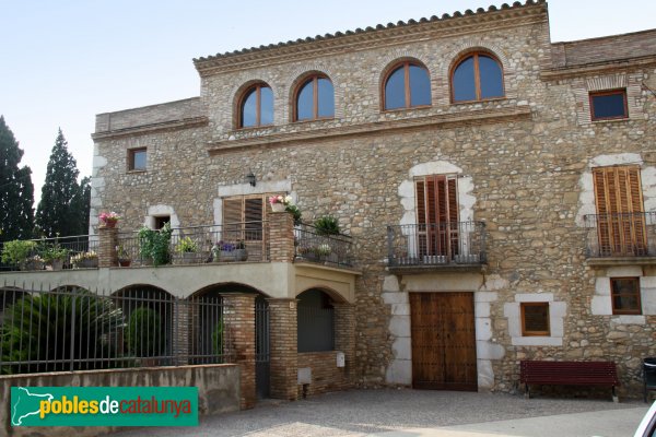 Santa Llogaia d'Àlguema - Casa Codinach (Foto: Albert Esteves, 2011) Santa Llogaia d'Àlguema - Casa Codinach