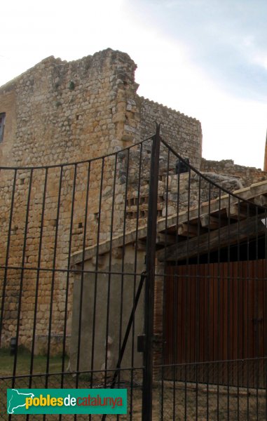 Avinyonet de Puigventós - Castell d´Avinyonet (Foto: Albert Esteves, 2011) Avinyonet de Puigventós - Castell d´Avinyonet