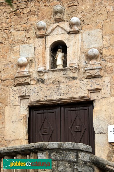 Biure - Església de Sant Esteve, portada (Foto: Albert Esteves, 2011) Biure - Església de Sant Esteve, portada