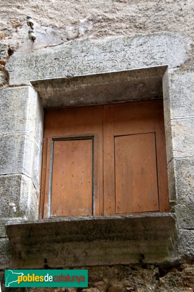 Les Escaules - Volta del carrer de l´Oli, llinda de 1644 (Foto: Albert Esteves, 2011) Les Escaules - Volta del carrer de l´Oli, llinda de 1644