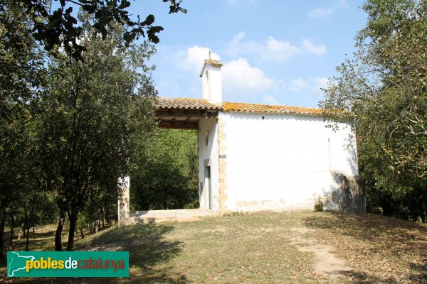 Riudarenes - Capella de la M. de Déu de Montcorb (Foto: Albert Esteves, 2011) Riudarenes - Capella de la M. de Déu de Montcorb