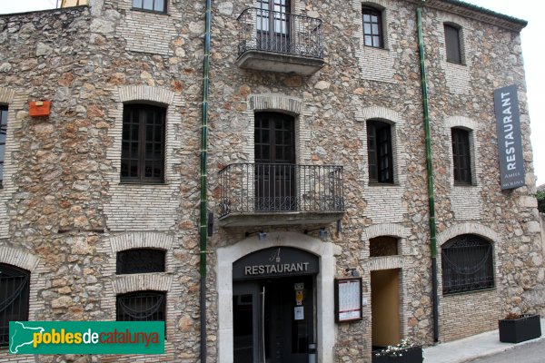 Pont de Molins - Antiga caserna (Foto: Albert Esteves, 2011) Pont de Molins - Antiga caserna