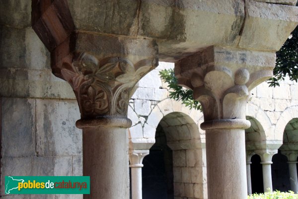Vilabertran - Claustre del monestir (Foto: Albert Esteves, 2011) Vilabertran - Claustre del monestir