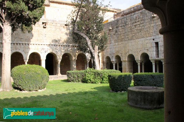 Vilabertran - Claustre del monestir (Foto: Albert Esteves, 2011) Vilabertran - Claustre del monestir