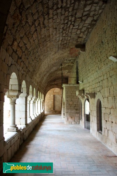 Vilabertran - Claustre del monestir (Foto: Albert Esteves, 2011) Vilabertran - Claustre del monestir