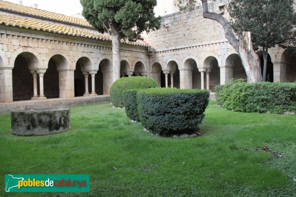 Vilabertran - Claustre del monestir (Foto: Albert Esteves, 2011) Vilabertran - Claustre del monestir