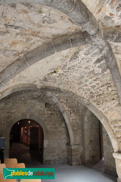 Vilabertran - Dependències monàstiques (Foto: Albert Esteves, 2011) Vilabertran - Dependències monàstiques