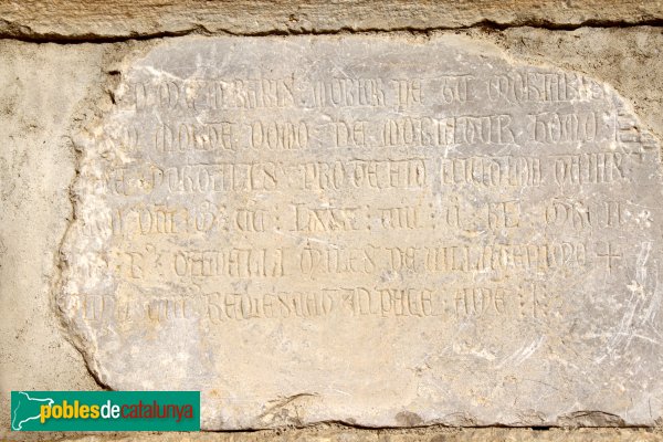 Figueres - Església de Sant Joan de Vilatenim, làpida gòtica (Foto: Albert Esteves, 2011) Figueres - Església de Sant Joan de Vilatenim, làpida gòtica
