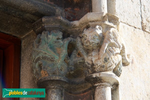 Riudellots de la Selva - Església de Sant Esteve, detall porta (Foto: Albert Esteves, 2012) Riudellots de la Selva - Església de Sant Esteve, detall porta