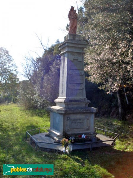 Terrades - Passeig de la Verge de La Salut (Foto: Ricard Parera, 2012) Terrades - Passeig de la Verge de La Salut