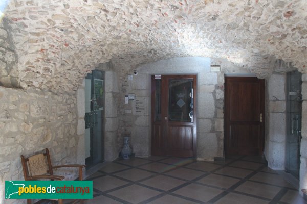 Capmany - Baronia, interior (Foto: Albert Esteves, 2012) Capmany - Baronia, interior