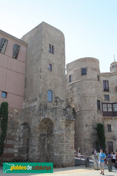 Barcelona - Portal del Bisbe (Porta Praetoria)