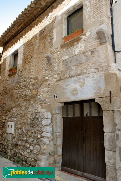 Sant Pere Pescador - Cavallers, 14 (Foto: Albert Esteves, 2012) Sant Pere Pescador - Cavallers, 14