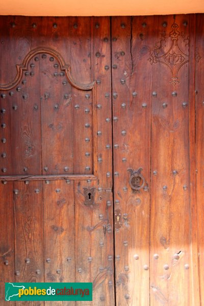 Sant Pere de Riudebitlles - Carrer Nou, porta del segle XVIII (Foto: Albert Esteves, 2012) Sant Pere de Riudebitlles - Carrer Nou, porta del segle XVIII