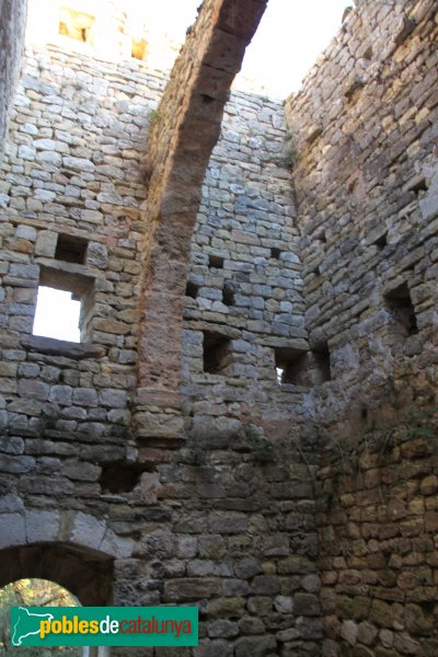 Pontons - Torre de Cal Rei (Foto: Albert Esteves, 2012) Pontons - Torre de Cal Rei