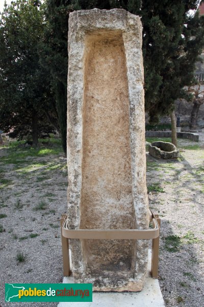 Olèrdola - Necròpolis de Sant Pere Molanta, antic mil·liari romà (Foto: Albert Esteves, 2013) Olèrdola - Necròpolis de Sant Pere Molanta, antic mil·liari romà