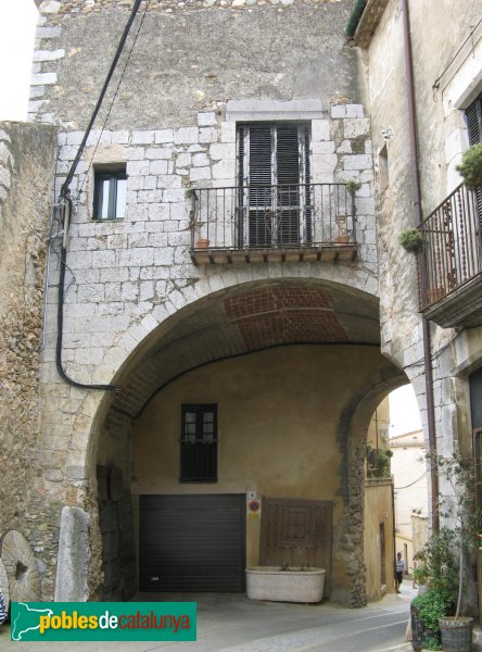 Peralada - Casa Avinyó (Foto: Albert Esteves, 2010) Peralada - Casa Avinyó