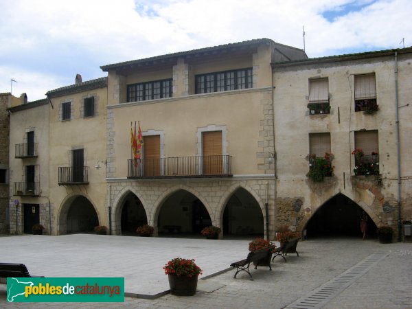 Peralada - Plaça Gran (Foto: Albert Esteves, 2010) Peralada - Plaça Gran