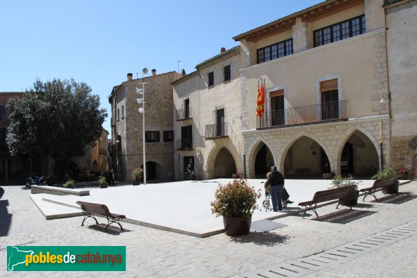 Peralada - Plaça Gran (Foto: Albert Esteves, 2012) Peralada - Plaça Gran