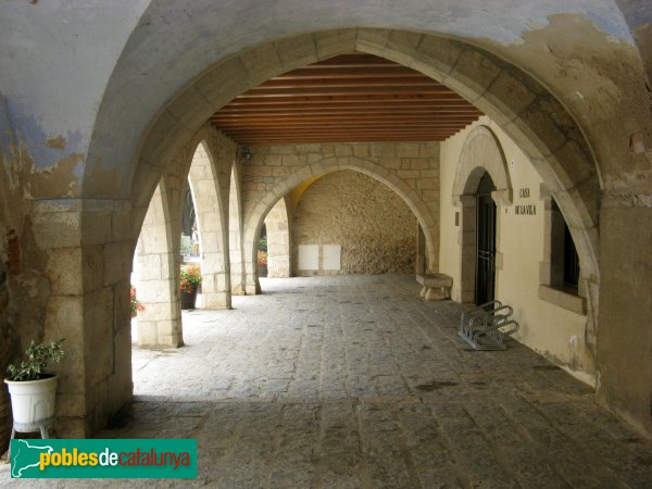 Peralada - Plaça Gran (Foto: Albert Esteves, 2010) Peralada - Plaça Gran