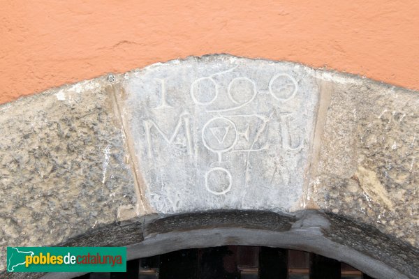 Peralada - Llinda gravada (Foto: Albert Esteves, 2012) Peralada - Llinda gravada