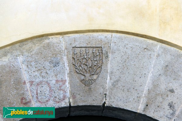 Peralada - Llinda gravada (Foto: Albert Esteves, 2012) Peralada - Llinda gravada