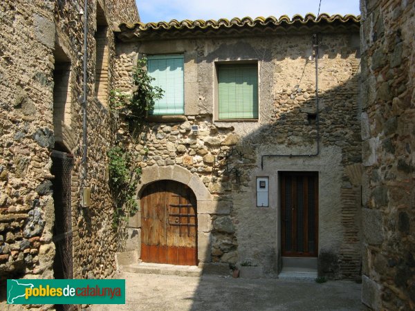 Peralada - Vilanova de la Muga, nucli antic (Foto: Albert Esteves, 2010) Peralada - Vilanova de la Muga, nucli antic
