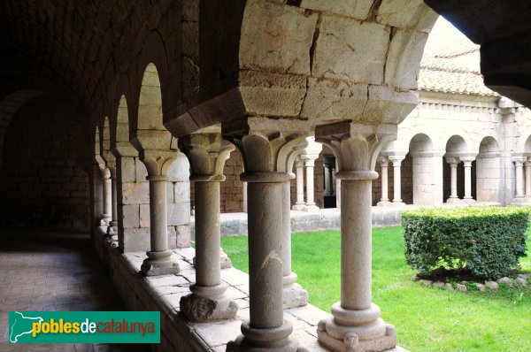 Vilabertran - Claustre del monestir (Foto: Alberto González Rovira, 2013) Vilabertran - Claustre del monestir