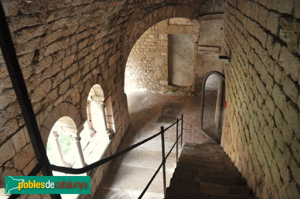 Vilabertran - Claustre del monestir (Foto: Alberto González Rovira, 2013) Vilabertran - Claustre del monestir