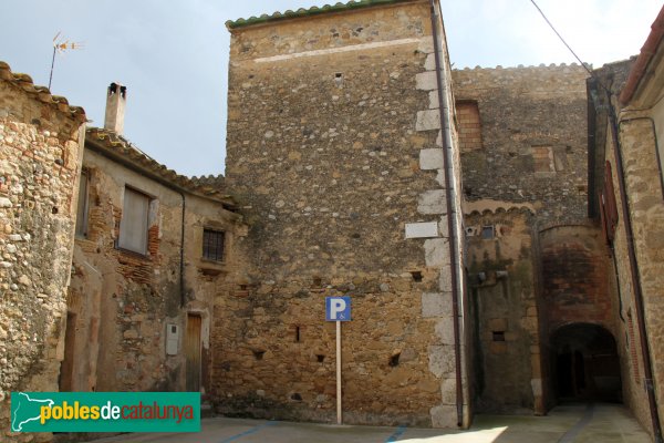 Garrigàs - Passatge al nucli antic (Foto: Albert Esteves, 2013) Garrigàs - Passatge al nucli antic
