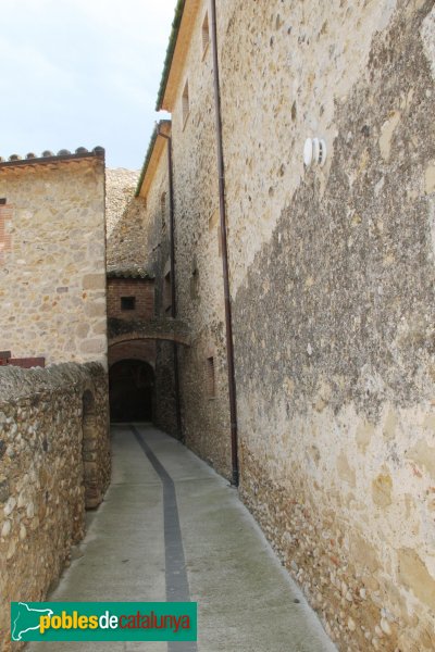 Garrigàs - Passatge al nucli antic (Foto: Albert Esteves, 2013) Garrigàs - Passatge al nucli antic