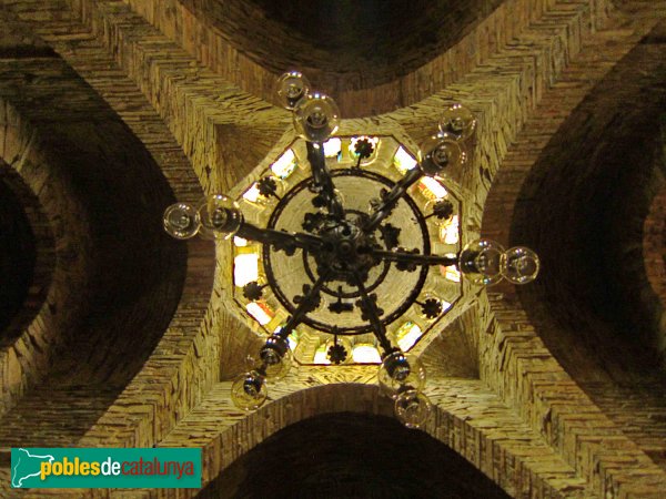 Igualada - Asil del Sant Crist, creuer de la capella (Foto: Graciel·la Vidal, 2013) Igualada - Asil del Sant Crist, creuer de la capella